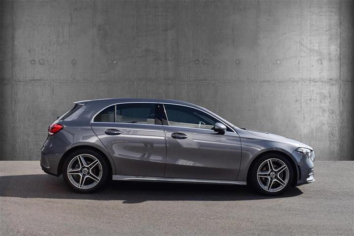 Grå Mercedes A180 d fra 2019