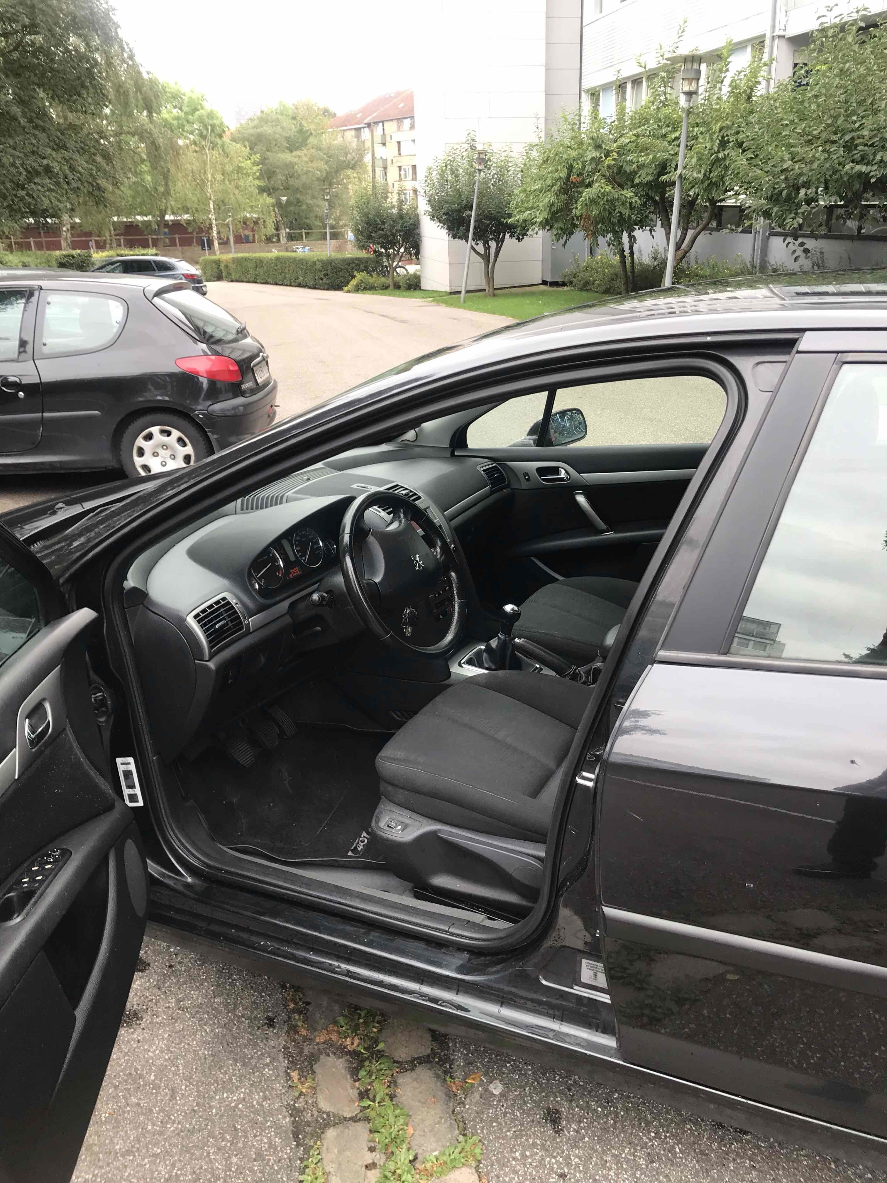 Sort Peugeot 407 fra 2006