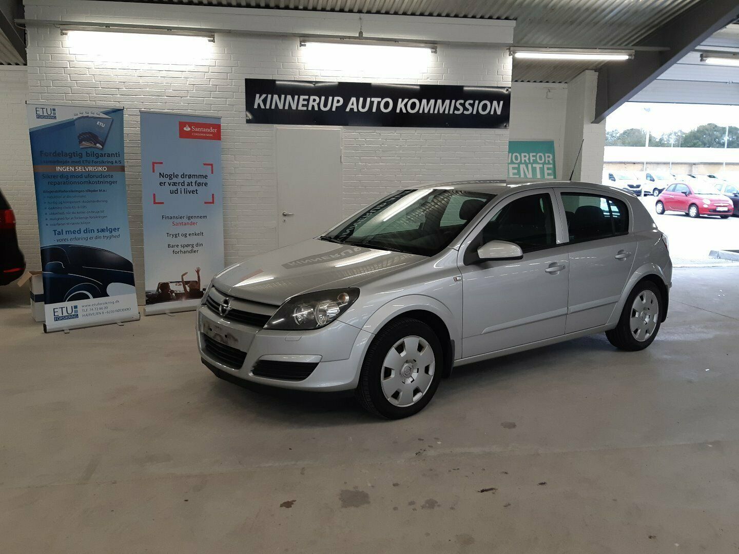 Grå Opel Astra fra 2005