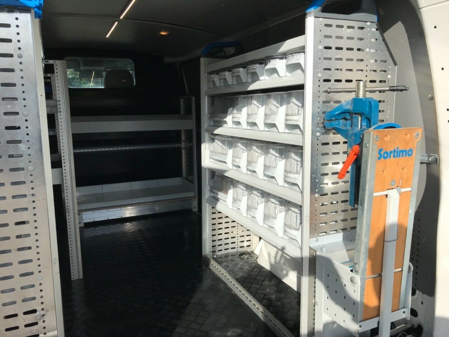 Hvid VW Transporter fra 2014