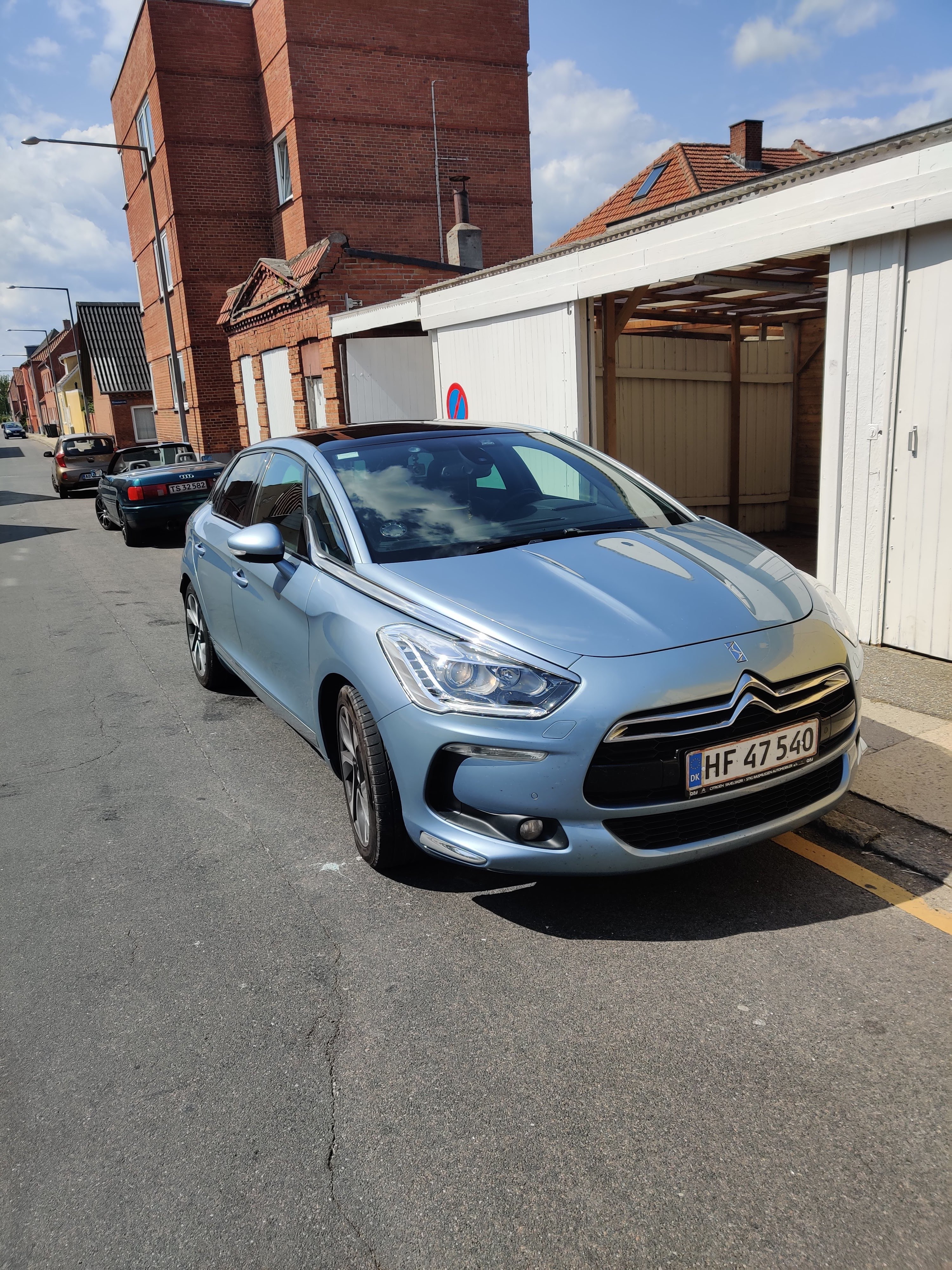 Blå Citroën DS5 fra 2012