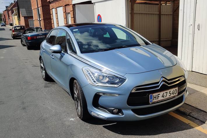 Blå Citroën DS5 fra 2012