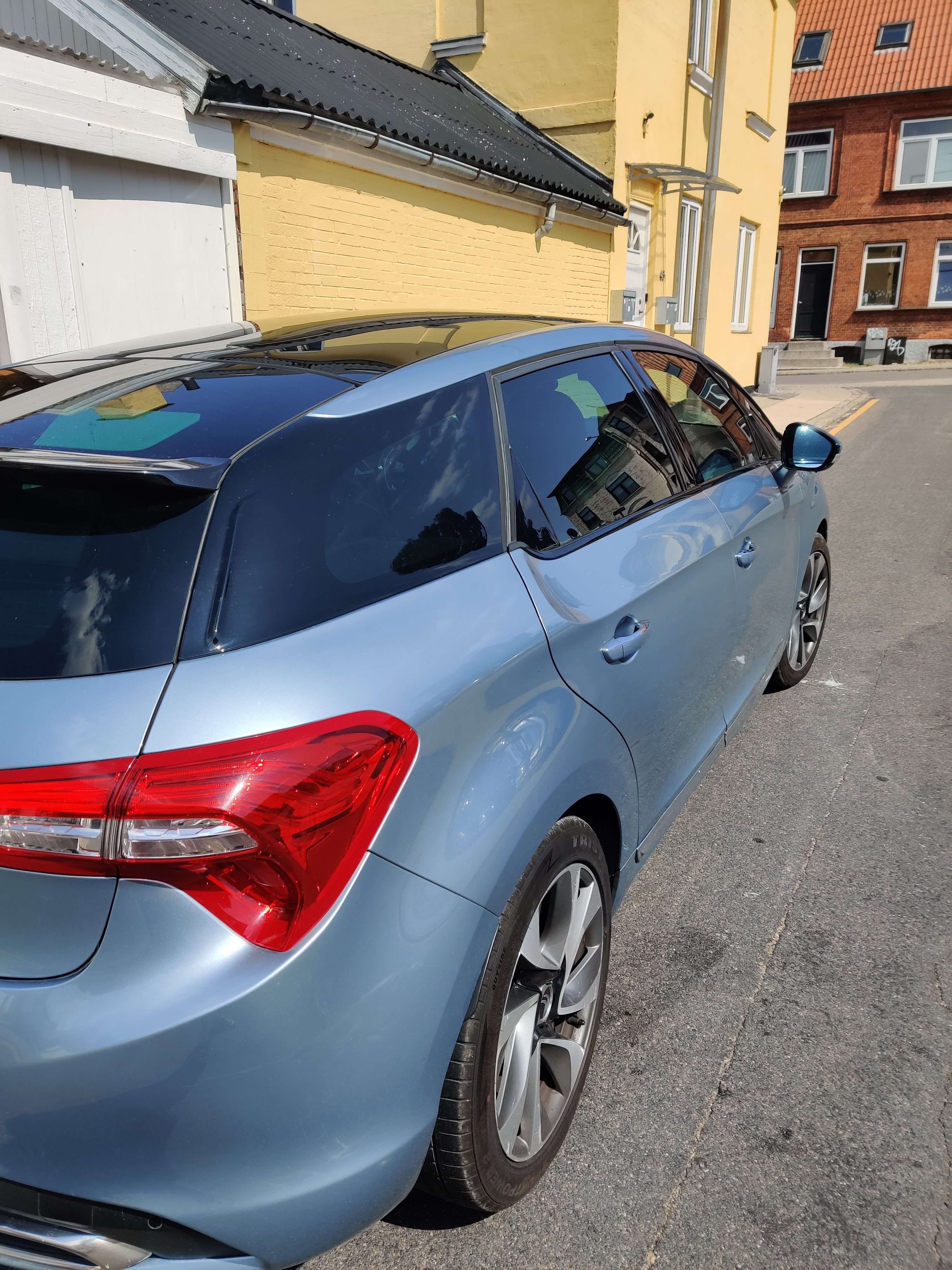 Blå Citroën DS5 fra 2012