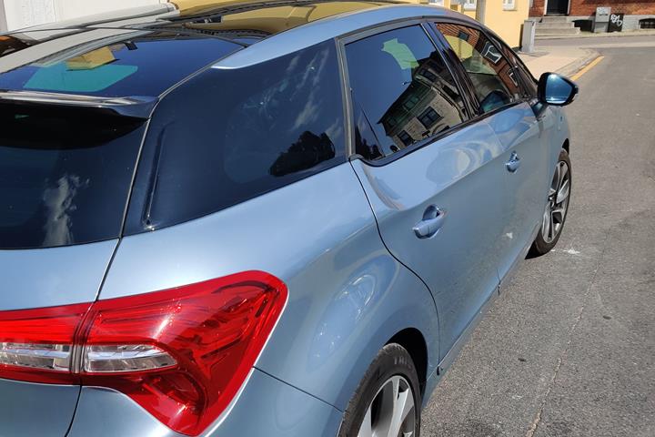 Blå Citroën DS5 fra 2012