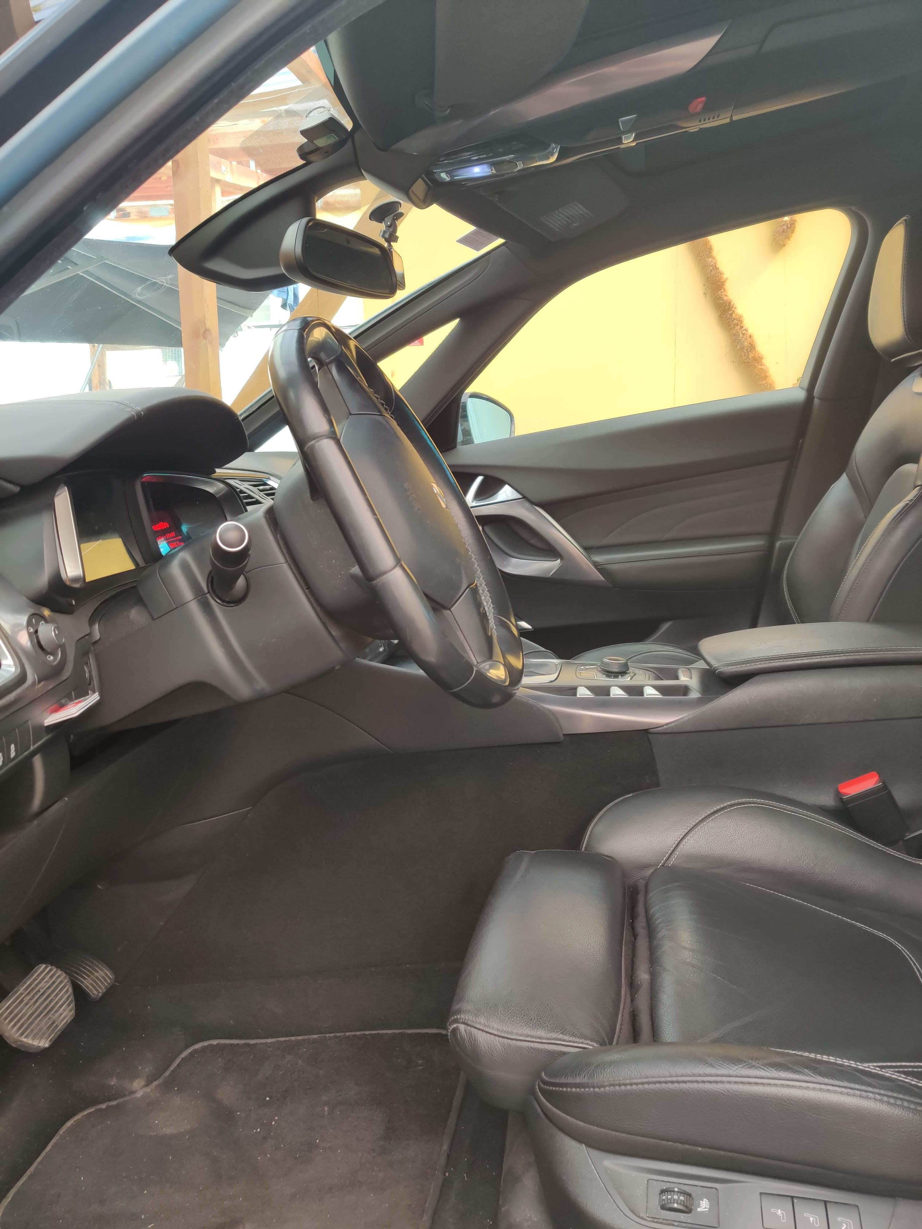 Blå Citroën DS5 fra 2012