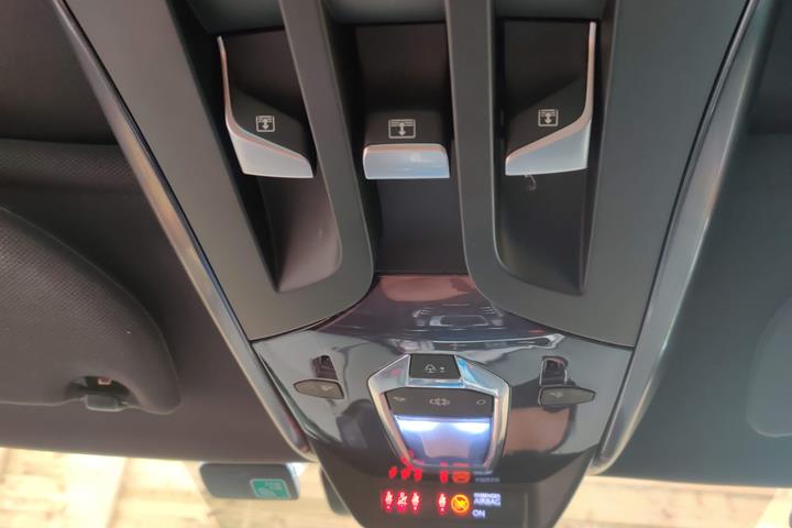 Blå Citroën DS5 fra 2012