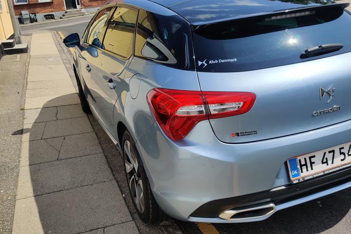 Blå Citroën DS5 fra 2012