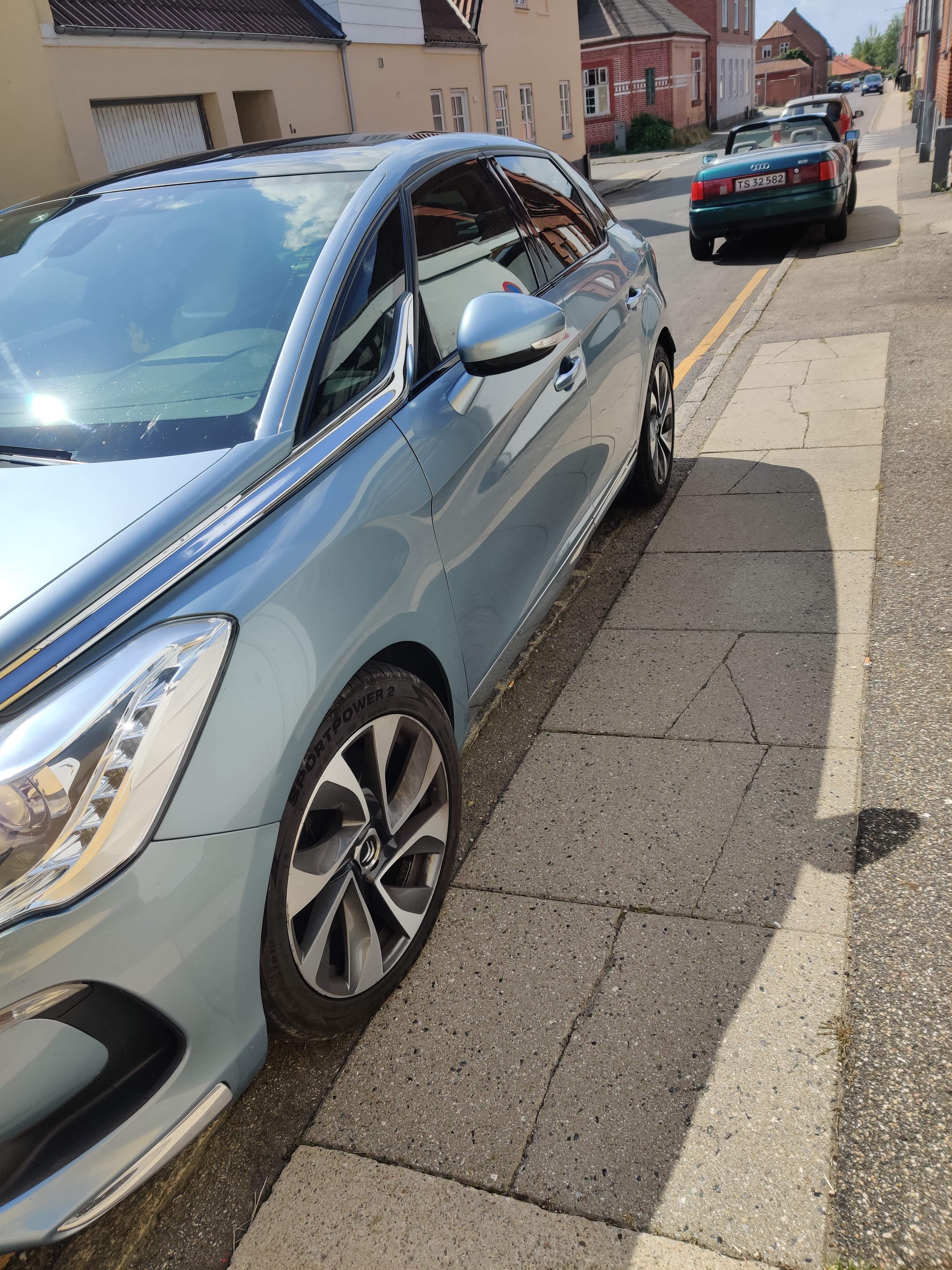 Blå Citroën DS5 fra 2012