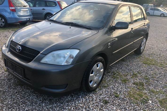 Grå Toyota Corolla fra 2002