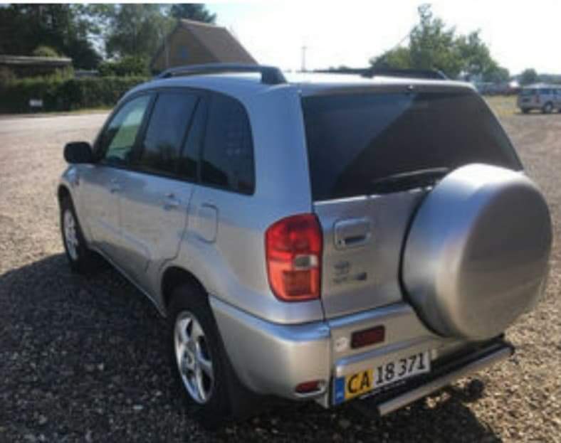 Grå Toyota RAV4 fra 2002