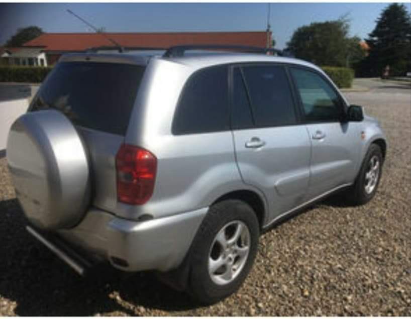 Grå Toyota RAV4 fra 2002