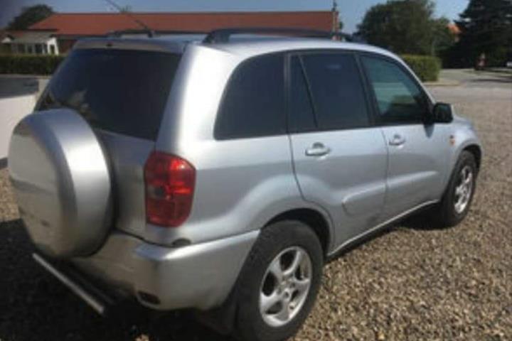 Grå Toyota RAV4 fra 2002