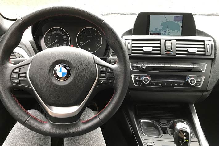 Grå BMW 120d fra 2012