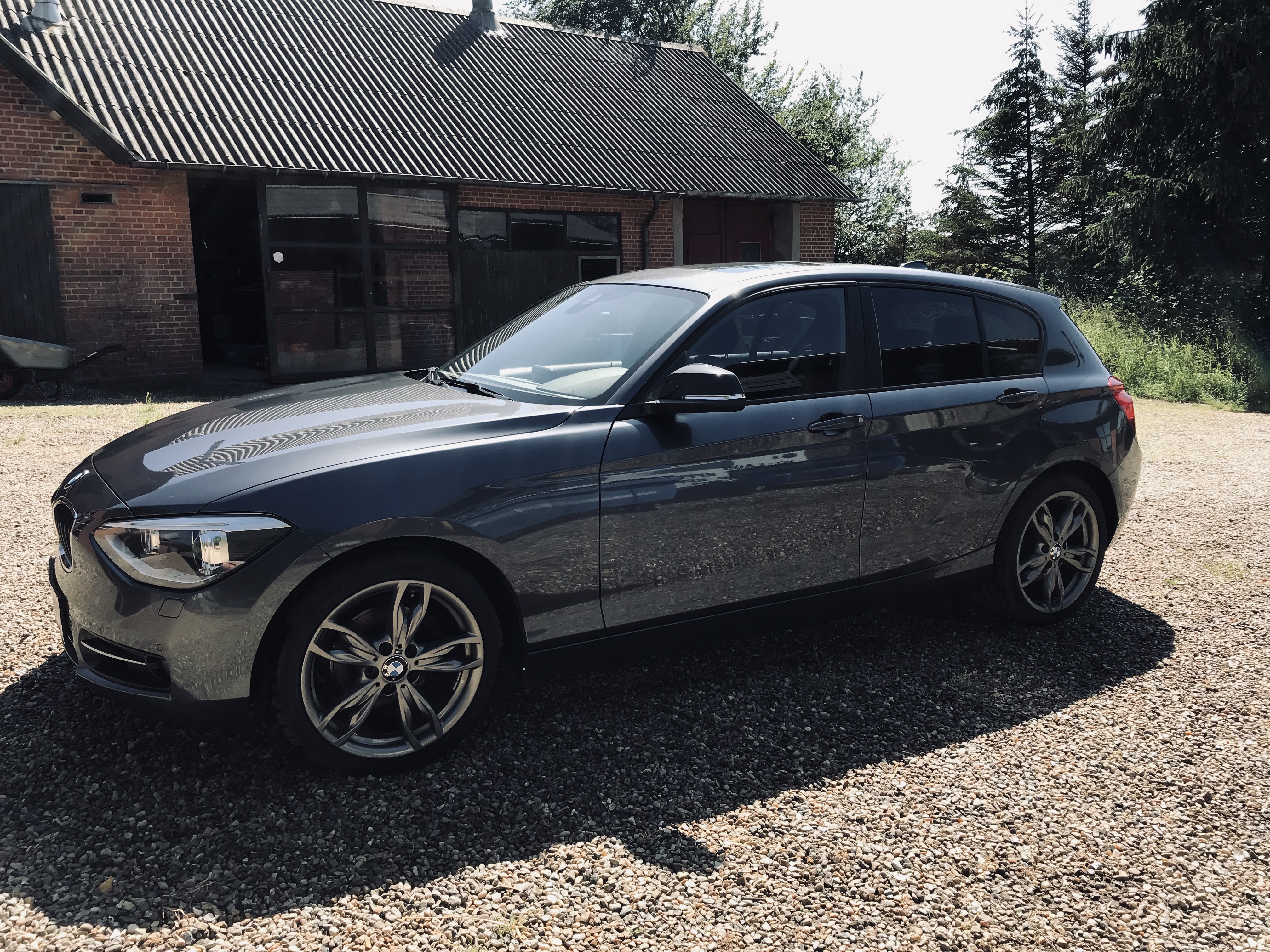 Grå BMW 120d fra 2012