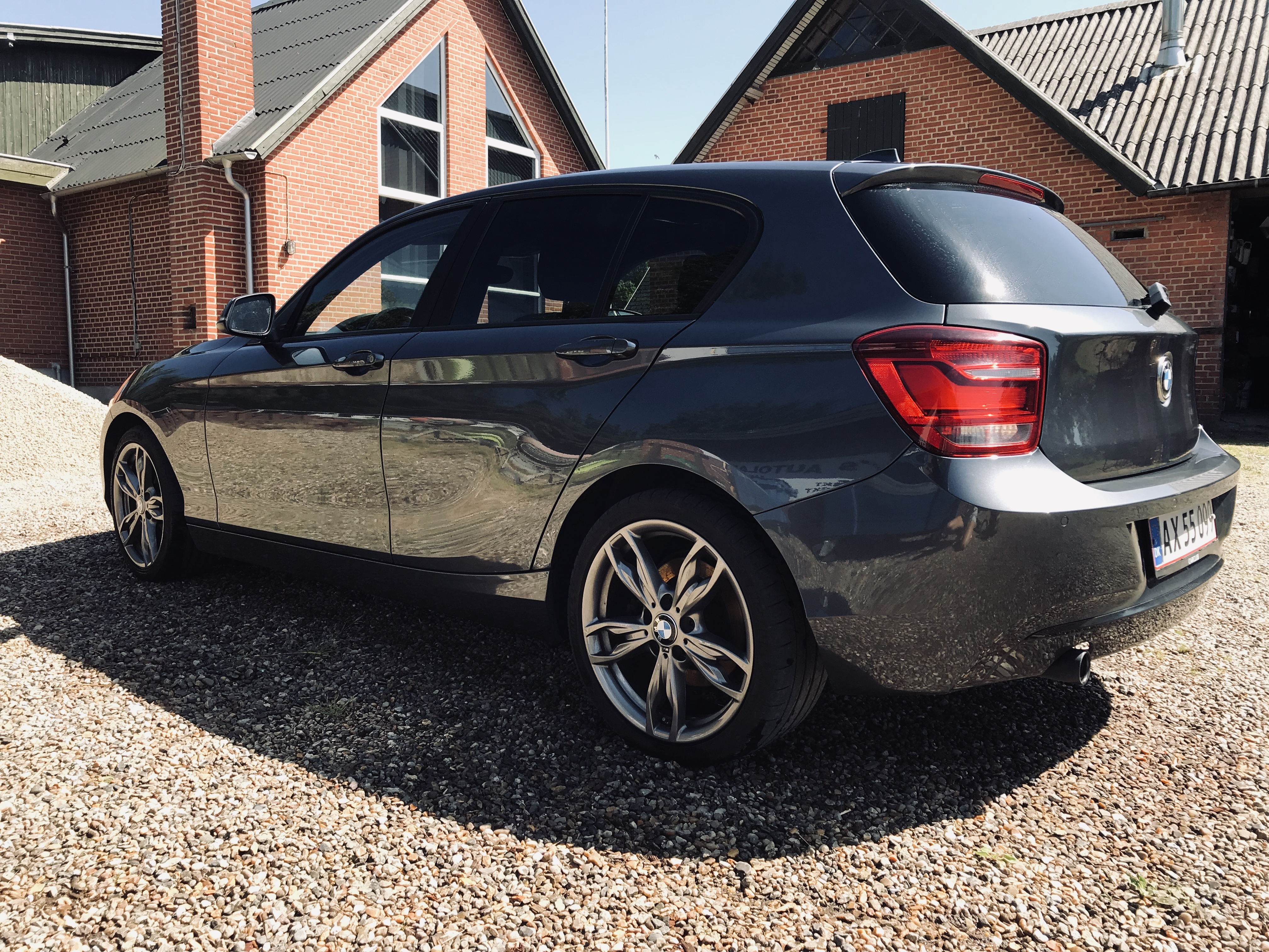 Grå BMW 120d fra 2012