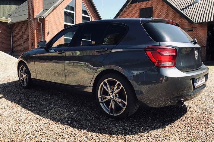 Grå BMW 120d fra 2012