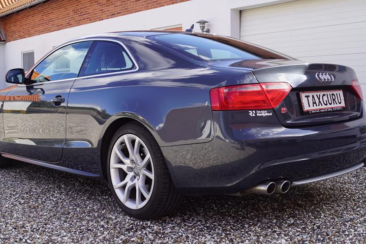 Grå Audi A5 fra 2008
