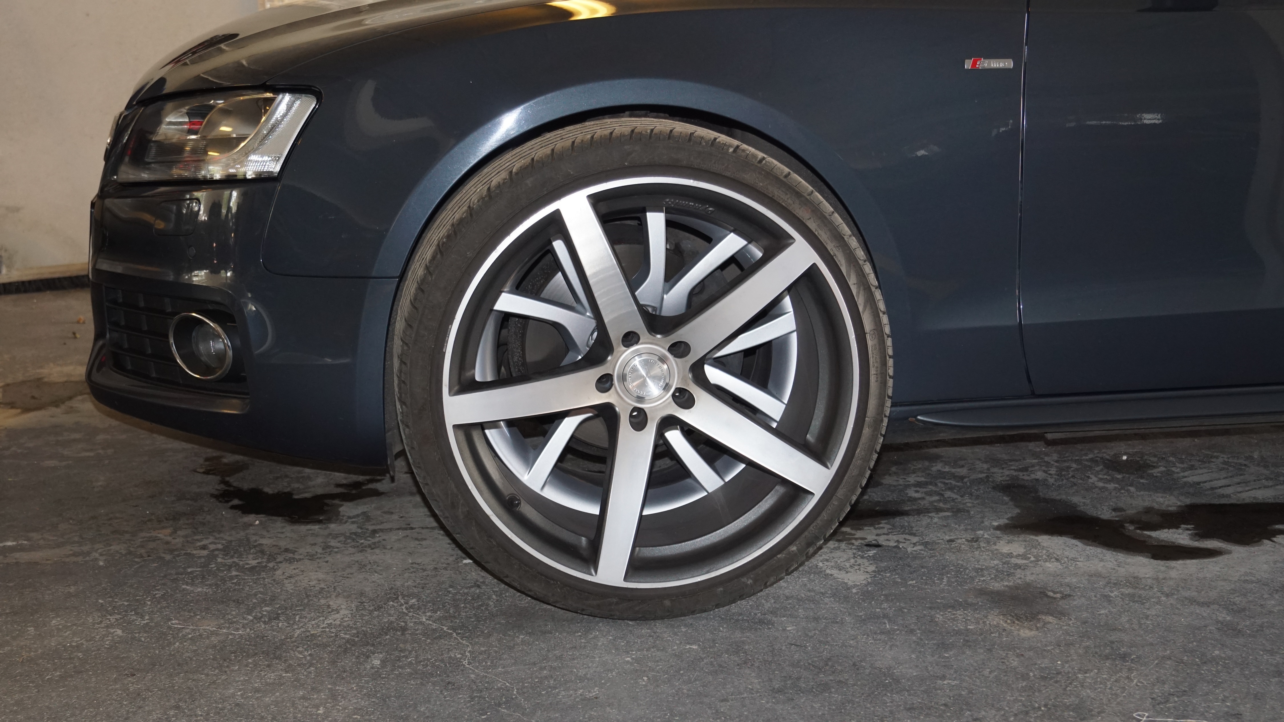 Grå Audi A5 fra 2008