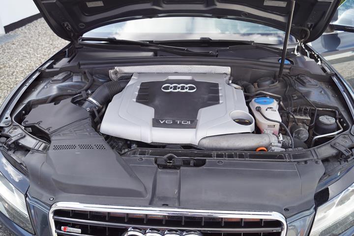 Grå Audi A5 fra 2008