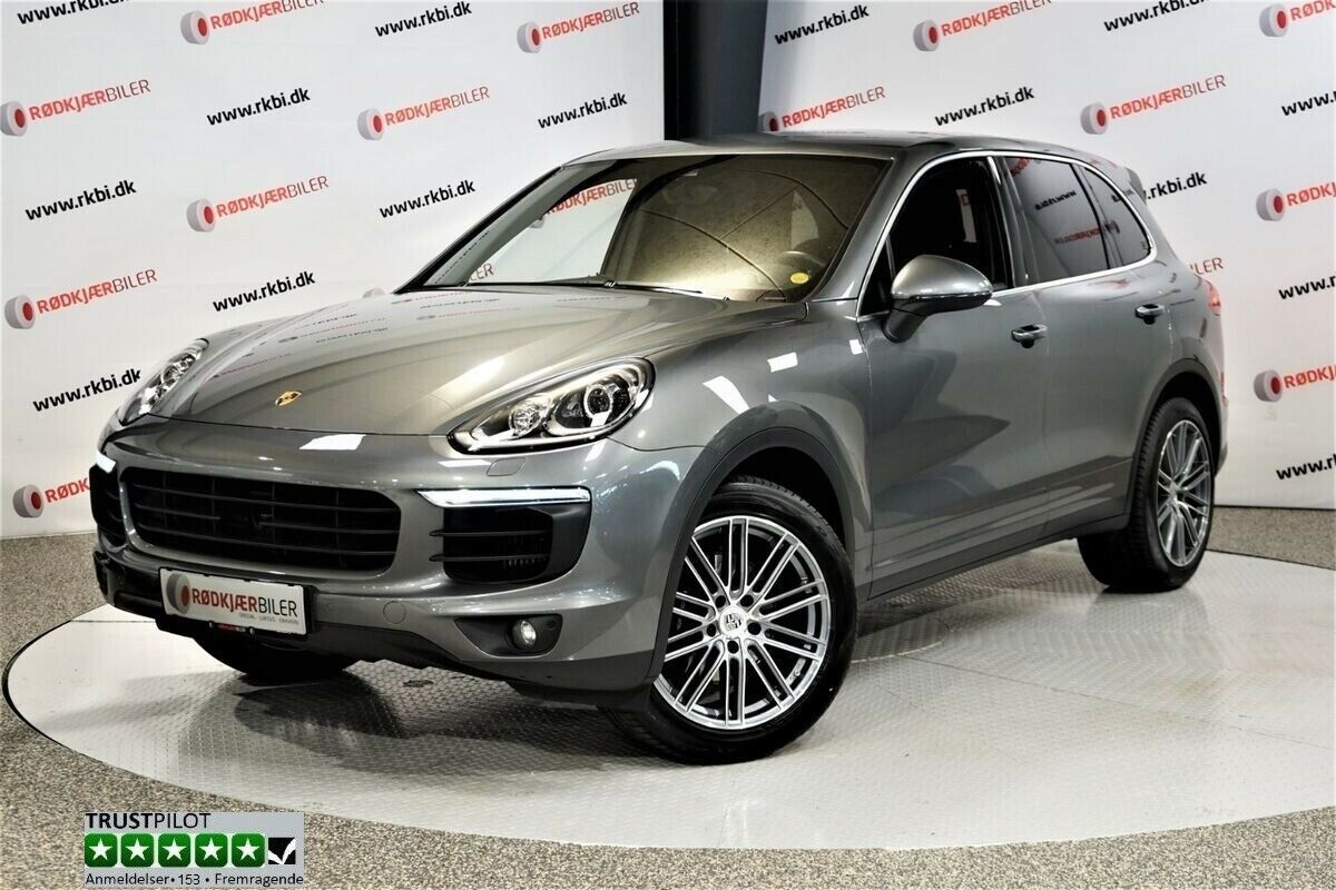 Grå Porsche Cayenne fra 2016
