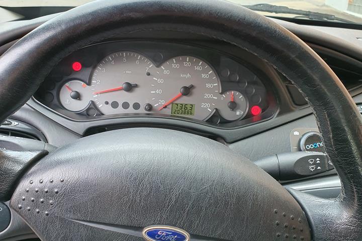 Grøn Ford Focus fra 1999