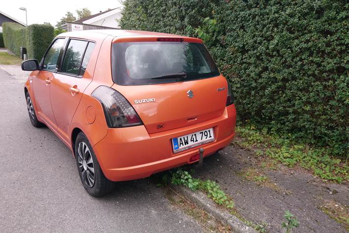 Orange Suzuki Swift fra 2005