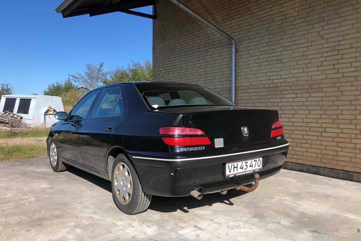 Sort Peugeot 406 fra 2000
