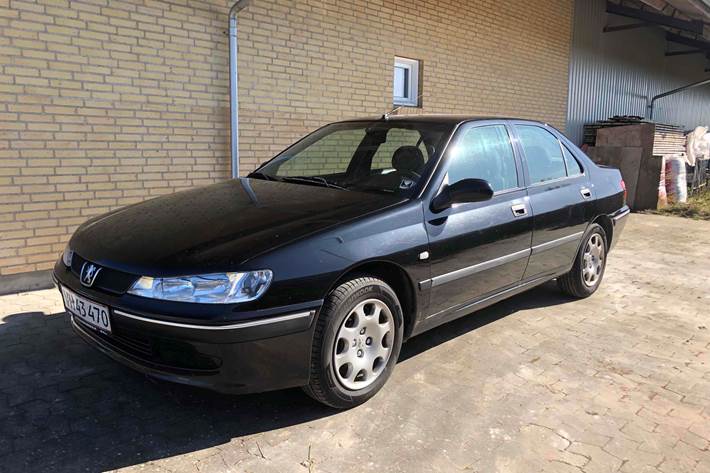 Sort Peugeot 406 fra 2000