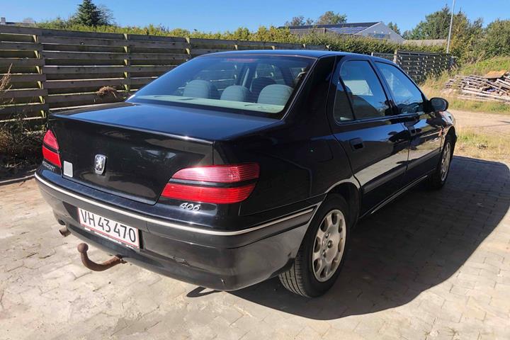 Sort Peugeot 406 fra 2000