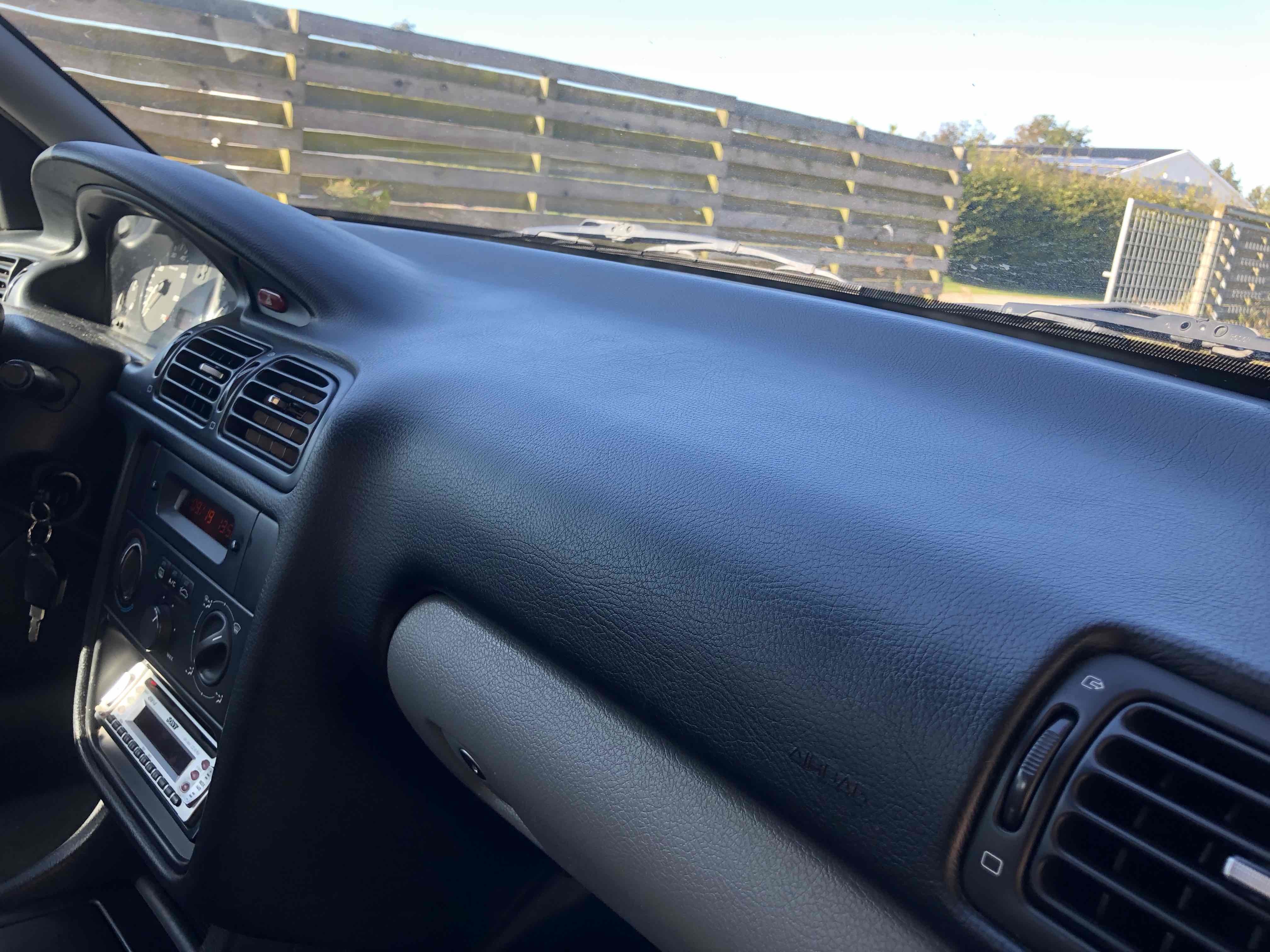 Sort Peugeot 406 fra 2000