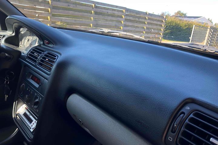 Sort Peugeot 406 fra 2000