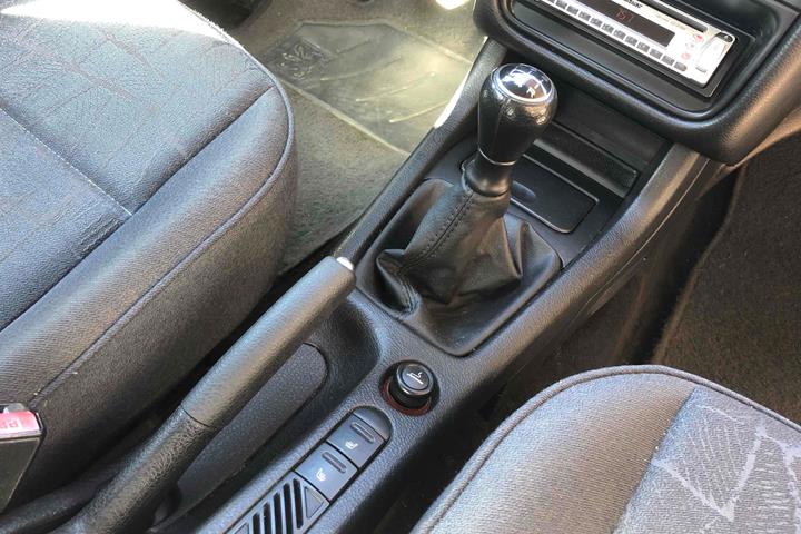 Sort Peugeot 406 fra 2000