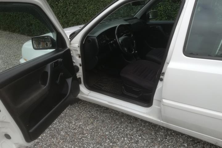 Hvid VW Golf III fra 1998