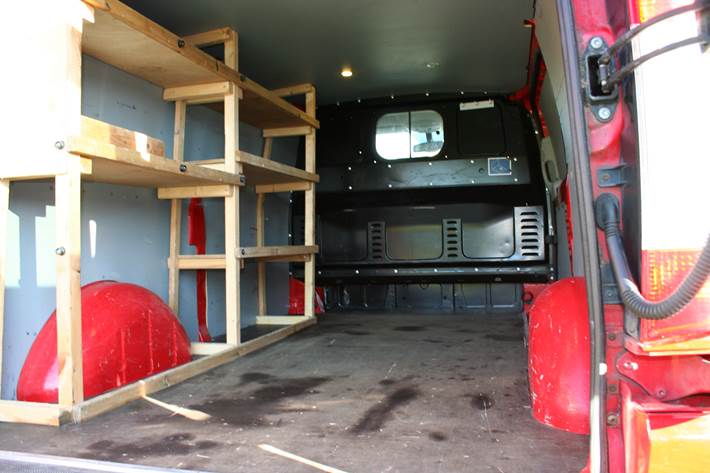 Rød Mercedes Vito 122 fra 2010