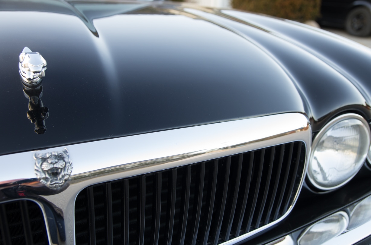 Sort Jaguar XJ6 fra 1995