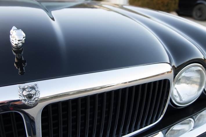 Sort Jaguar XJ6 fra 1995