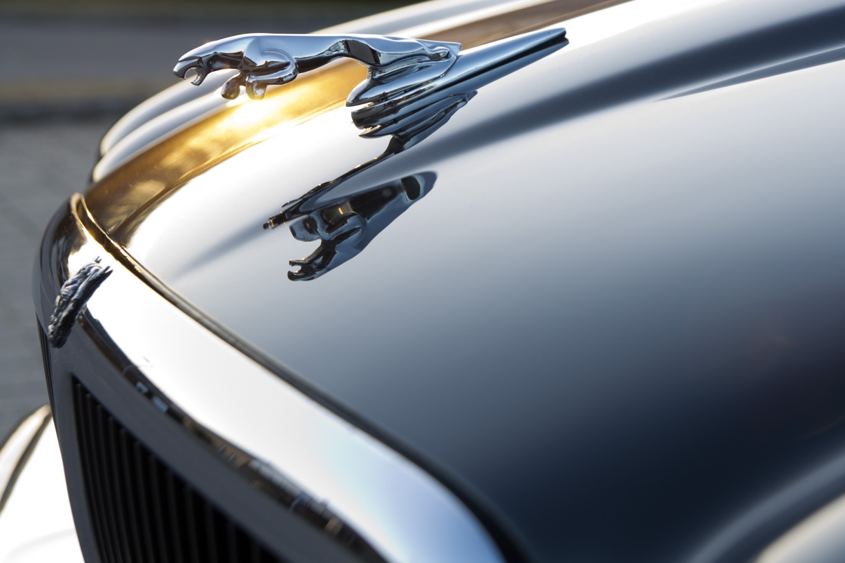 Sort Jaguar XJ6 fra 1995