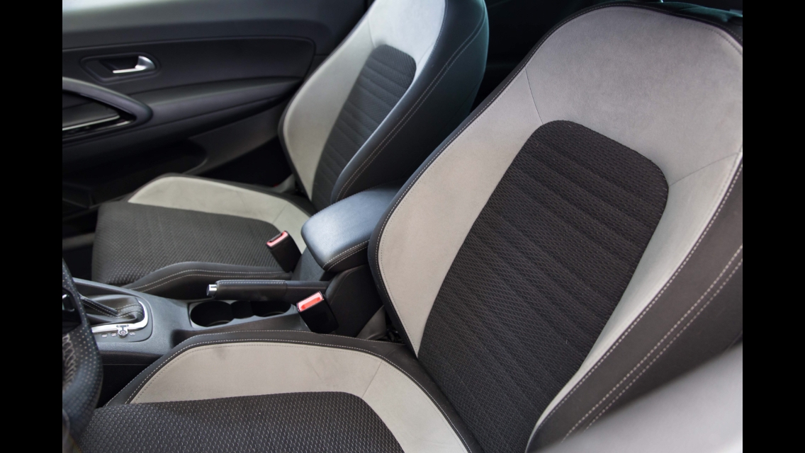 Blå VW Scirocco fra 2010