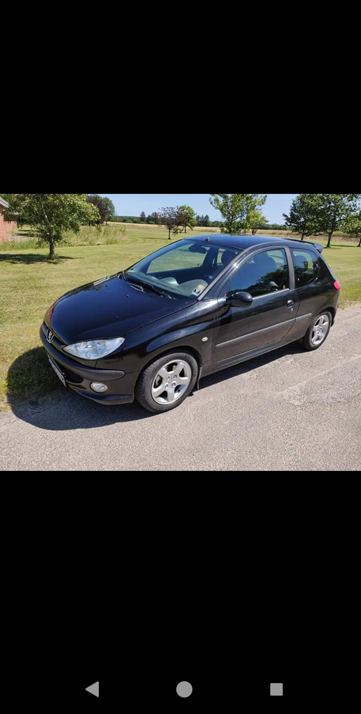 Sort Peugeot 206 fra 1999