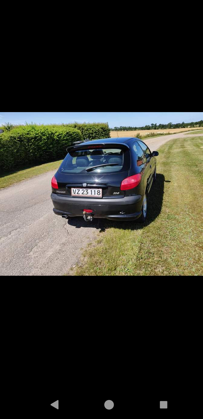 Sort Peugeot 206 fra 1999
