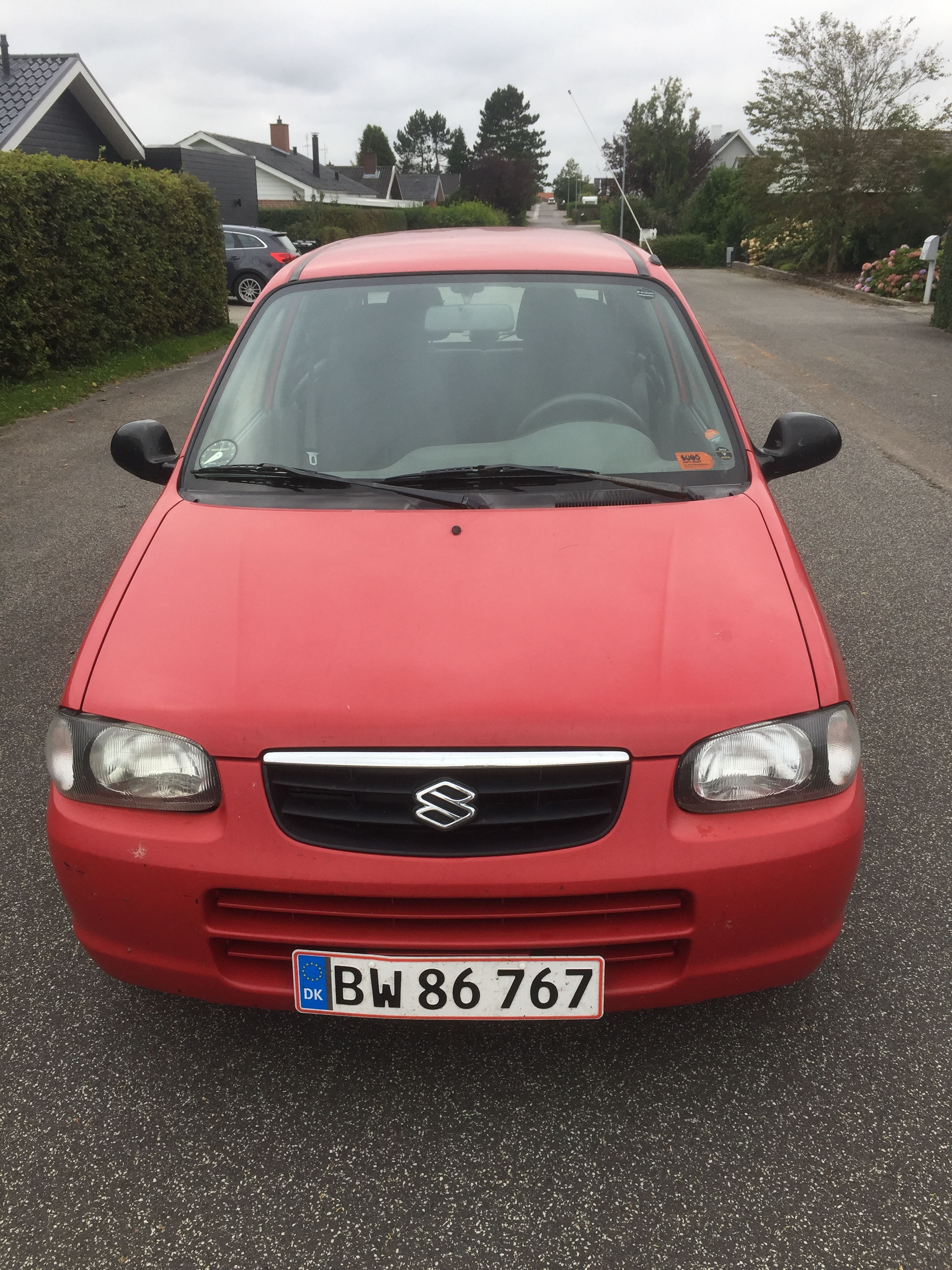 Rød Suzuki Alto fra 2004