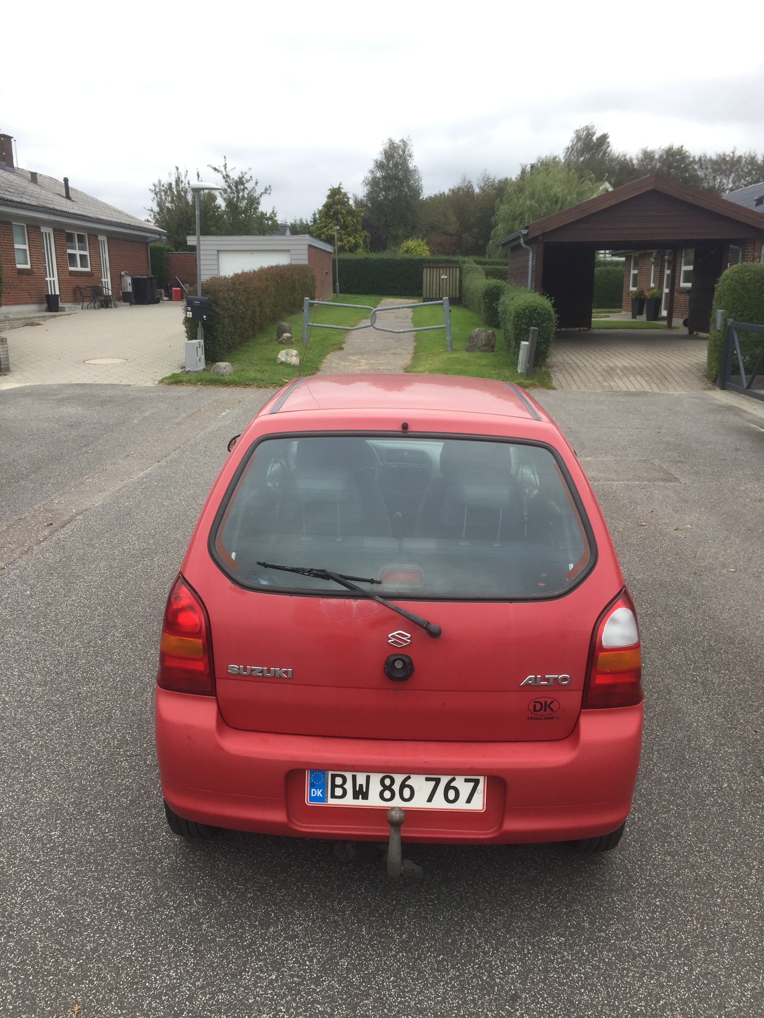 Rød Suzuki Alto fra 2004