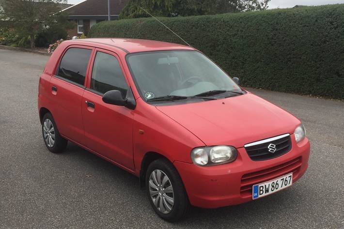 Rød Suzuki Alto fra 2004