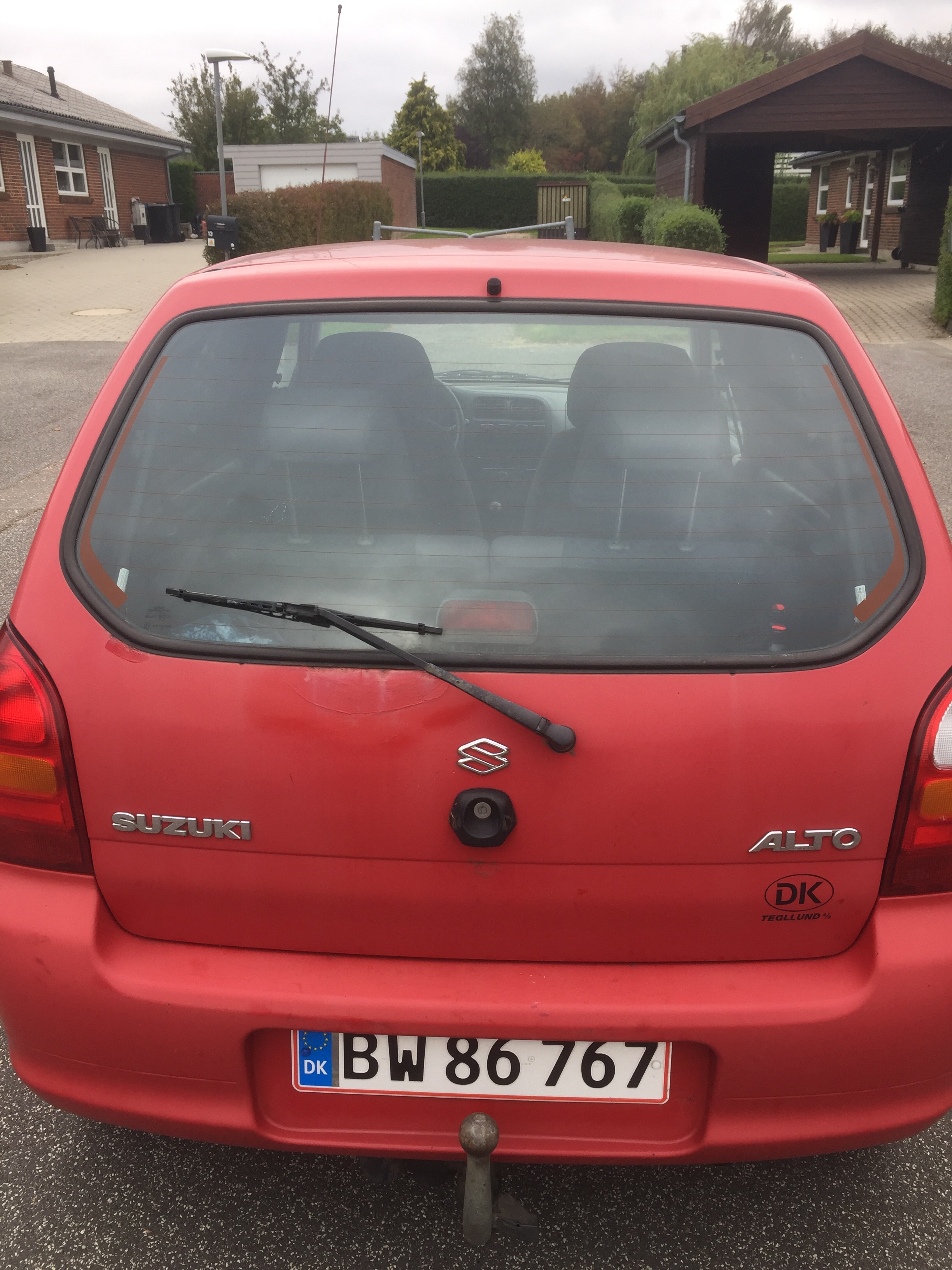 Rød Suzuki Alto fra 2004
