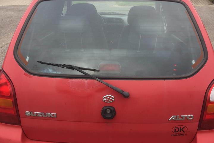 Rød Suzuki Alto fra 2004