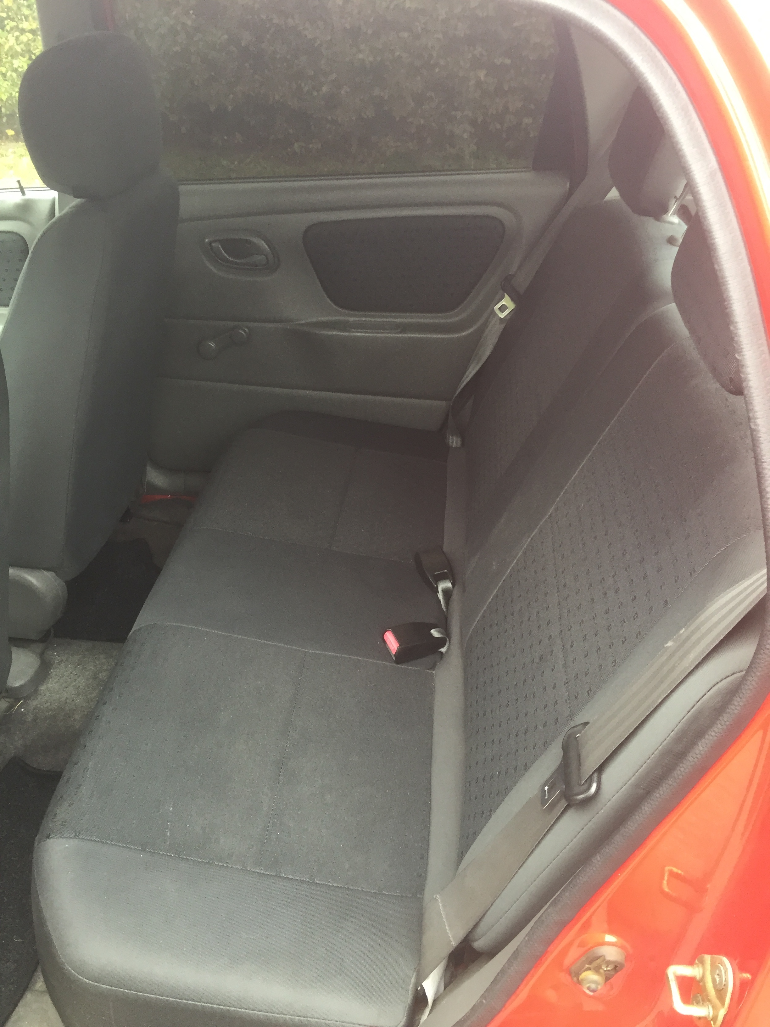 Rød Suzuki Alto fra 2004