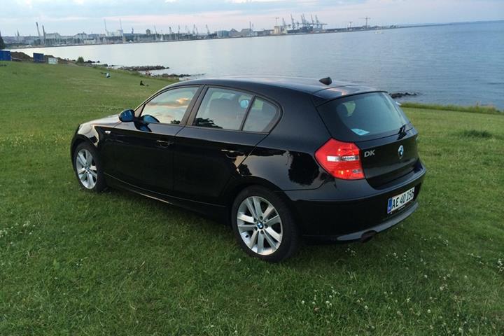 Sort BMW 114 fra 2008