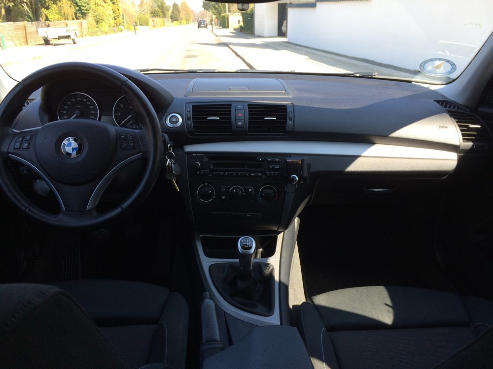 Sort BMW 114 fra 2008