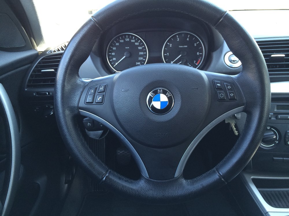 Sort BMW 114 fra 2008