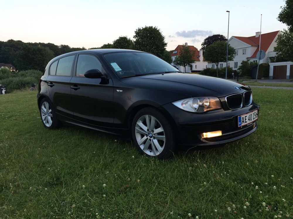 Sort BMW 114 fra 2008